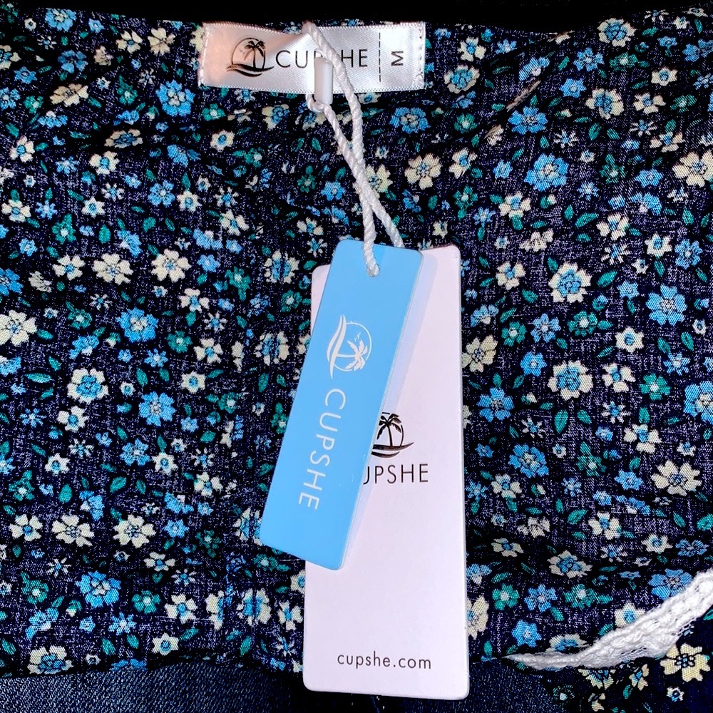 Cupshe Beach Coverlet Size M NWT - Picture 3 of 3